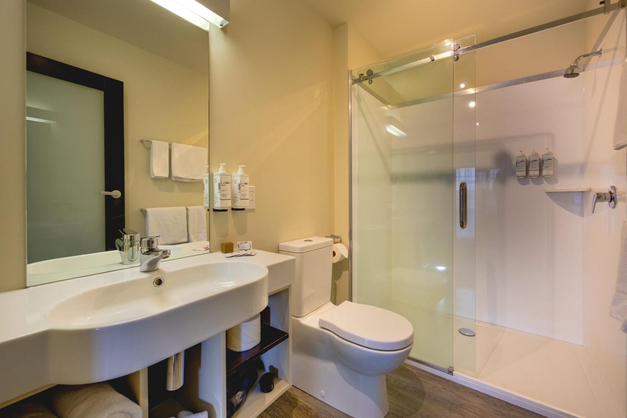 Ava Lodge Lower Hutt Room photo