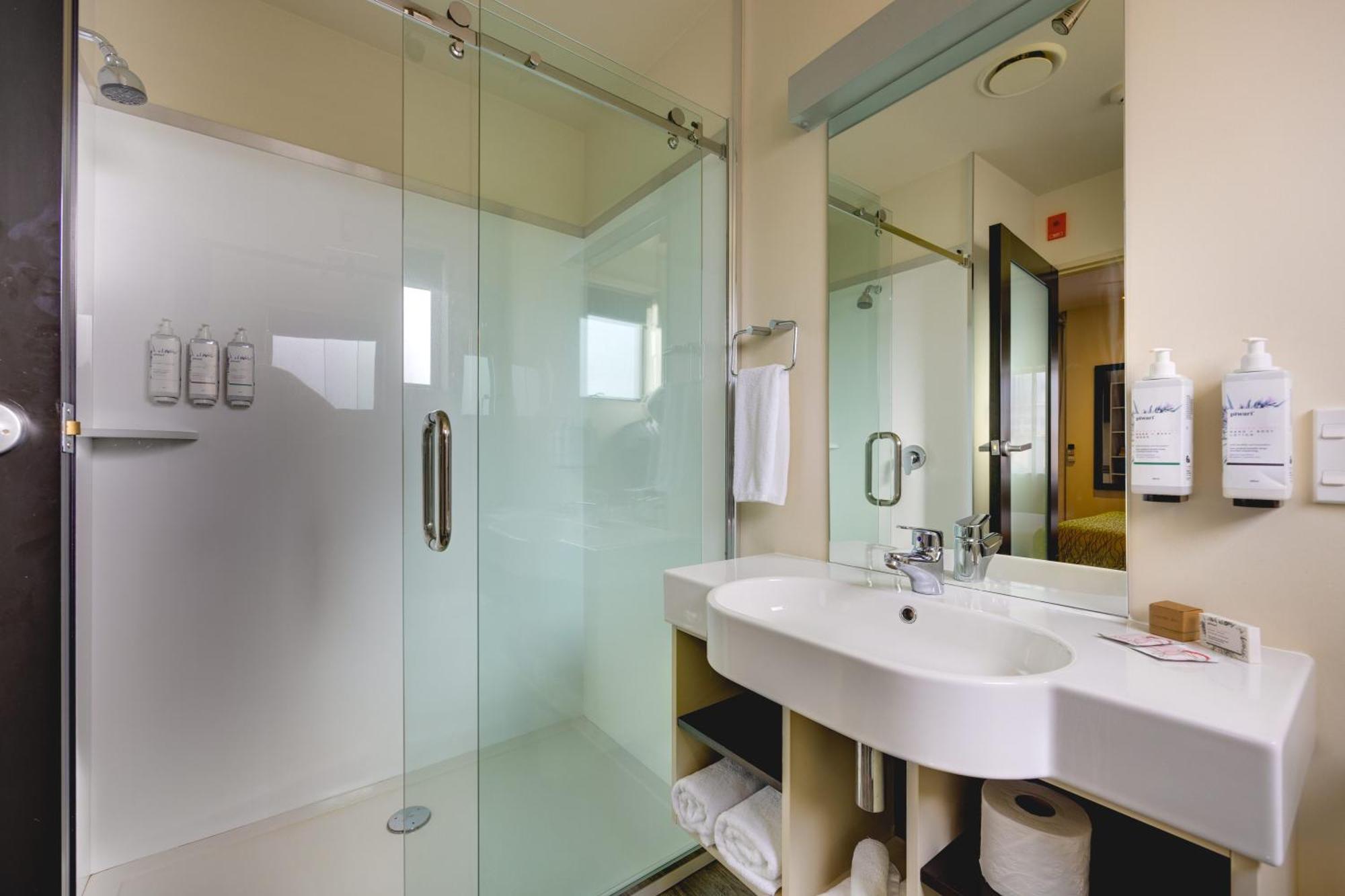 Ava Lodge Lower Hutt Room photo