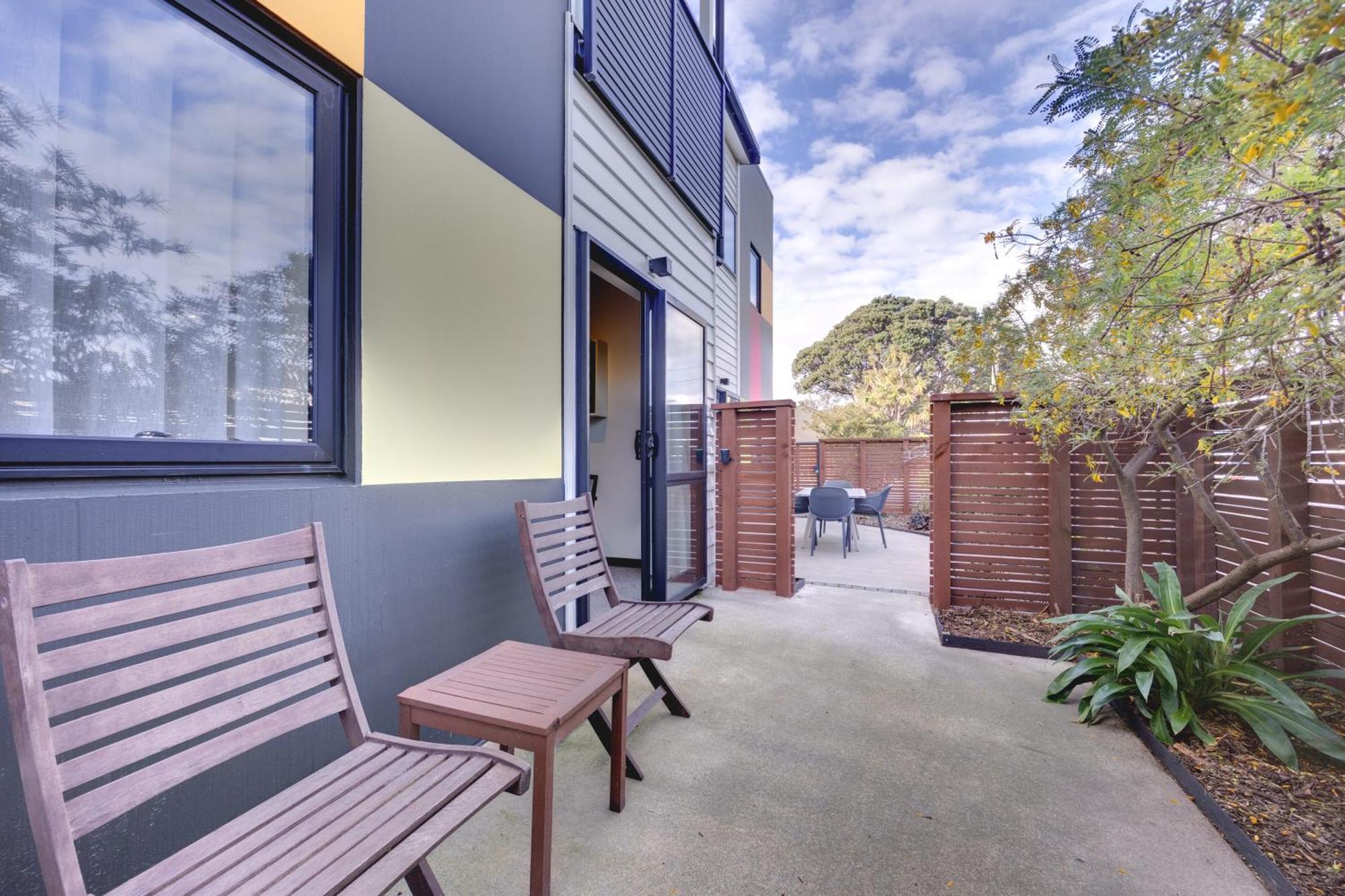 Ava Lodge Lower Hutt Room photo